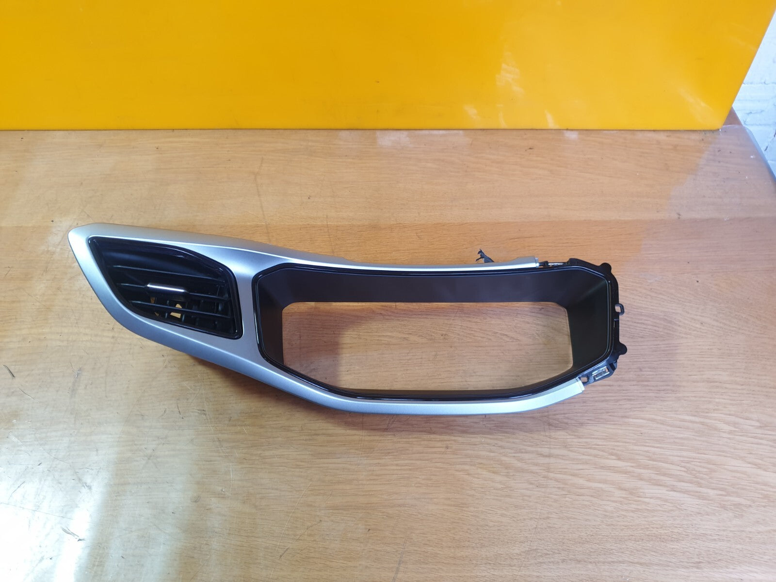 ✅VW T-ROC LIFE 1.5 PETROL 2022 SPEEDOMETER TRIM WITH AIR VENT 2GB819704G A192 - Image 1