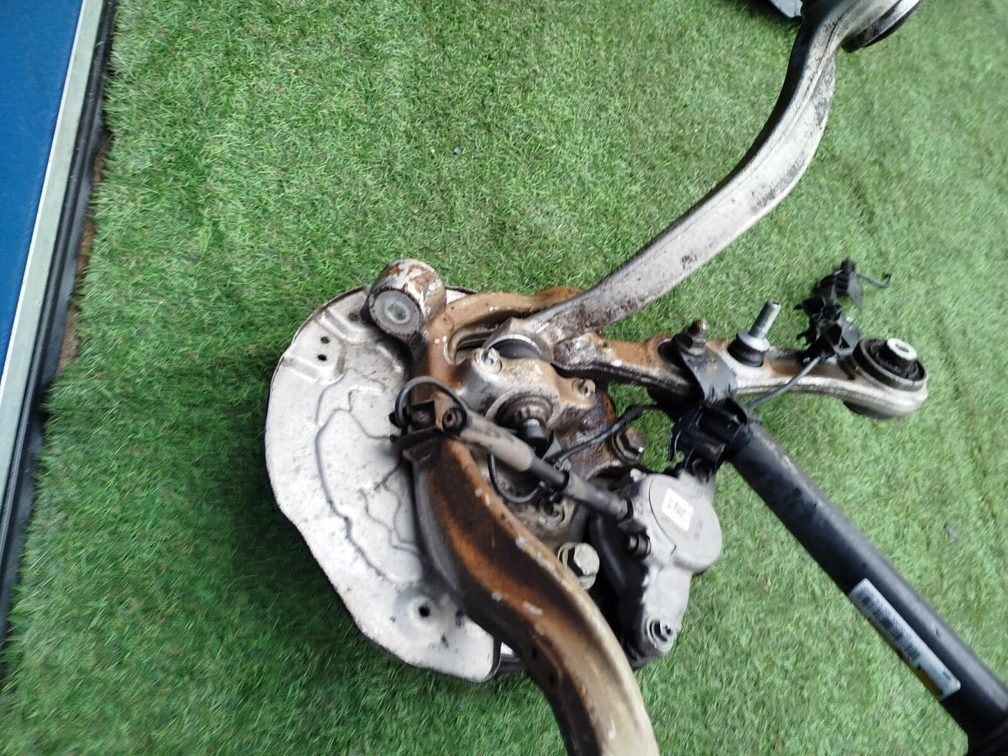 ✅2016 Mercedes C Class W205 Front Left Suspension Leg Hub A2053200313 + Warranty - Image 10