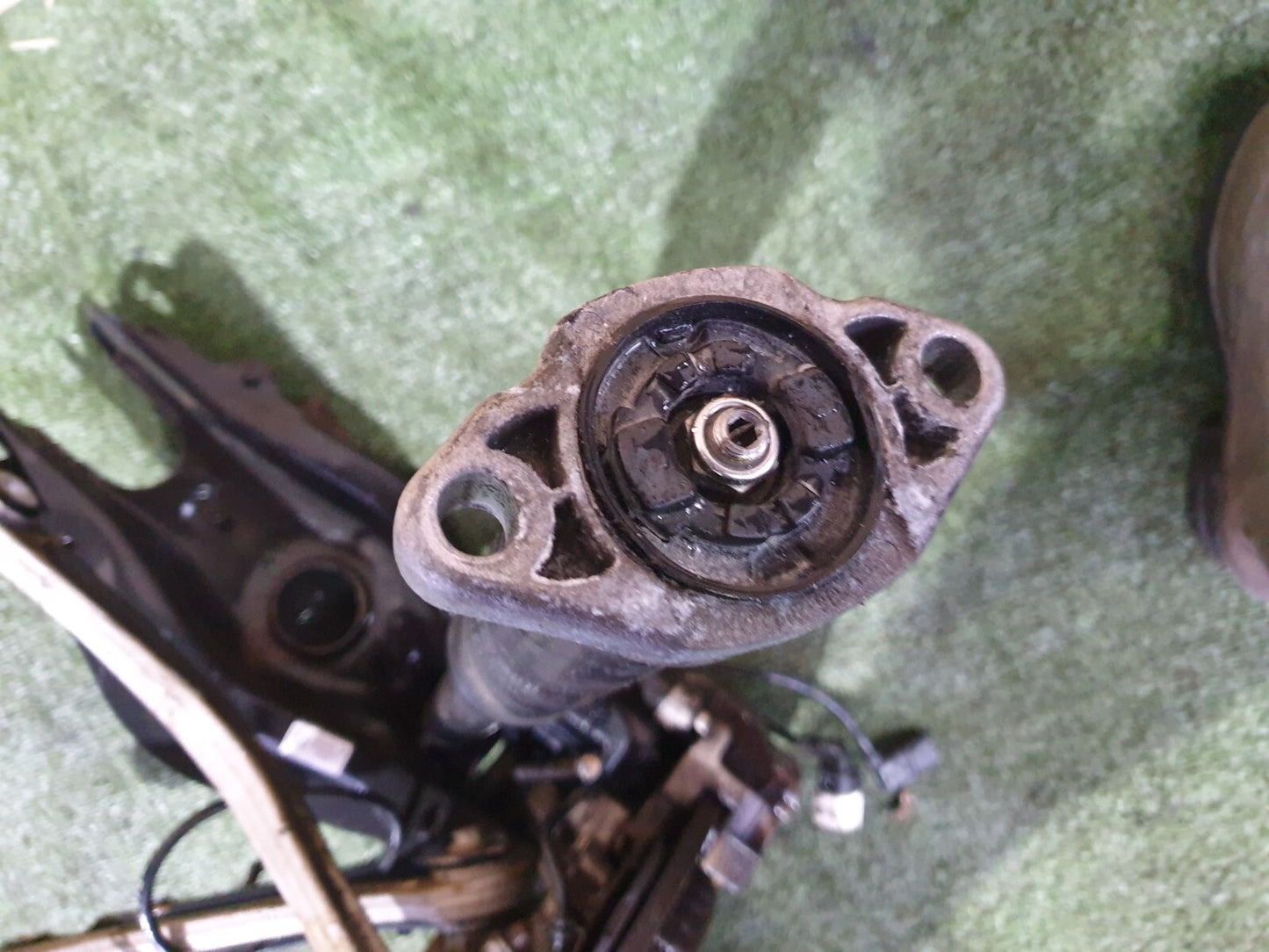 ✅2016 Mercedes C Class W205 Rear Left Suspension Leg Hub A2053207830 A123 - Image 10