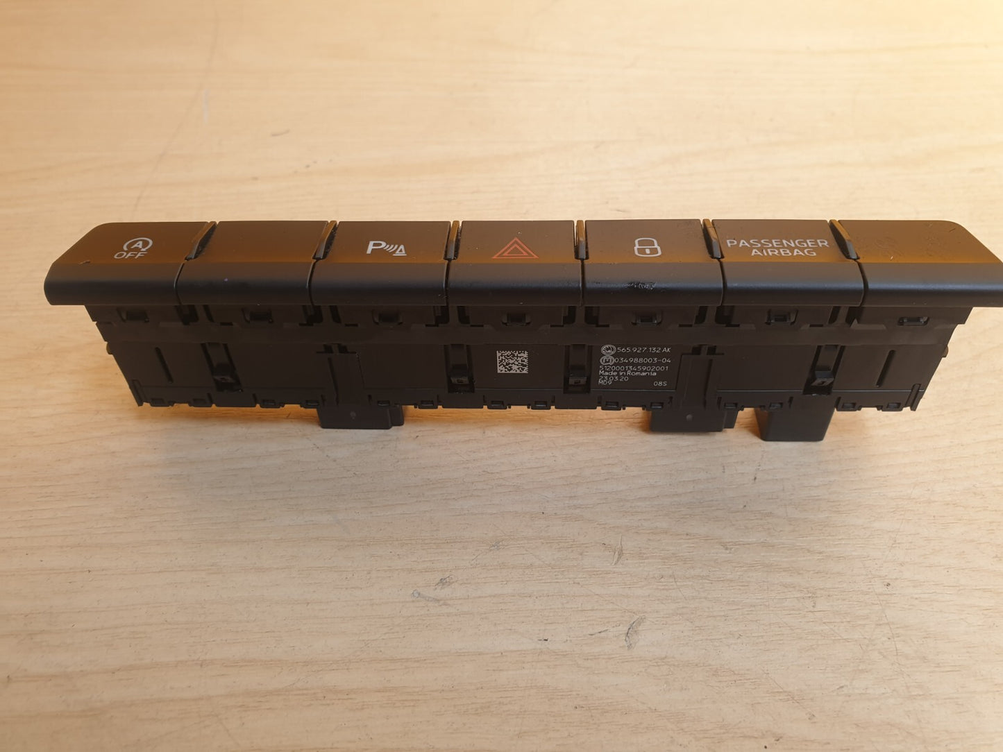 SKODA KAROQ 1.0 PETROL 2020 HAZARD LOCK SWITCH 565927132AK - Image 2