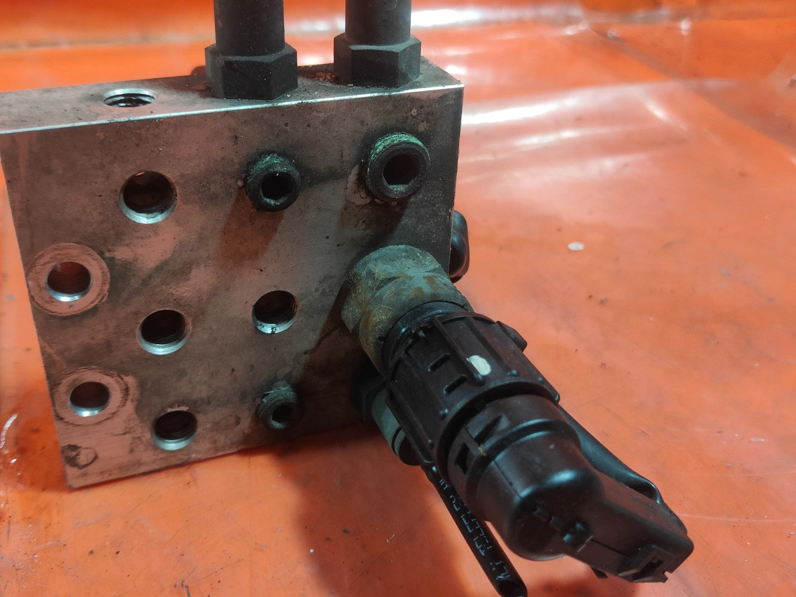 ✅2003 VOLVO FL AIR SUSPENSION ECAS VALVE BLOCK SOLENOID + WARRANTY A324 - Image 9