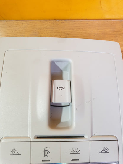 AUDI A3 E-TRON 1.4 PETROL 2015 FRONT INTERIOR ROOF LIGHT 8V0951177 5Q0951172 - Image 4