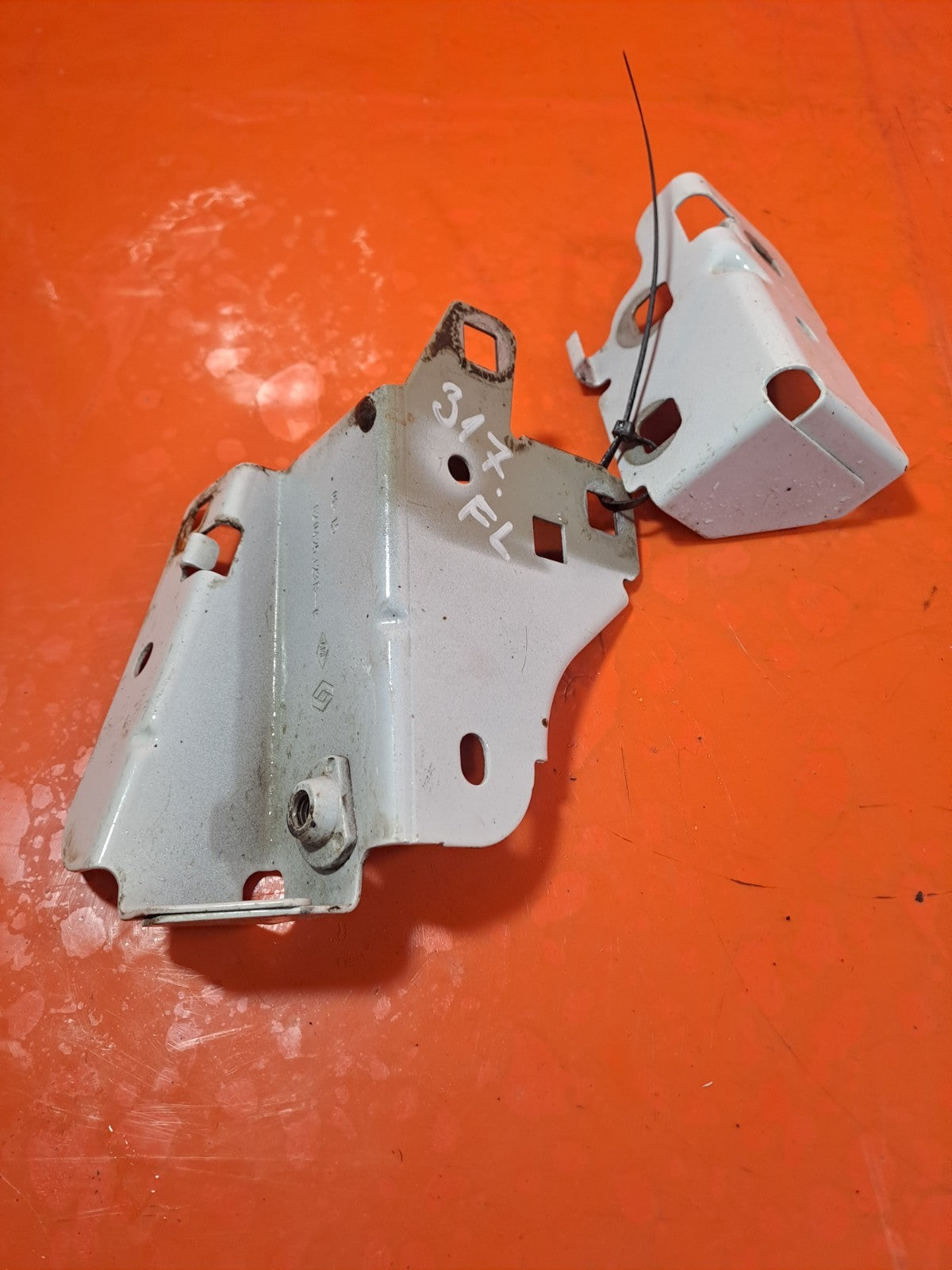 ✅RENAULT ZOE DYNAMIQUE 2015 FRONT LEFT WING BRACKETS 620425323R Warranty A317 - Image 2