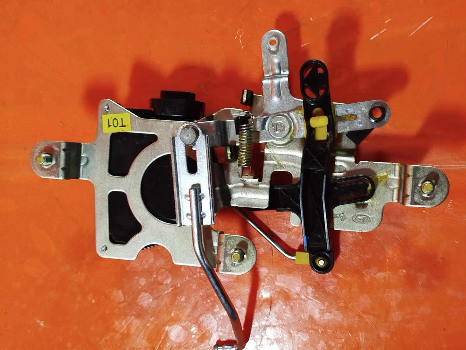 ✅2010 HYUNDAI I800 2.5D REAR BOOT TAILGATE LOCK + WARRANTY A325 - Image 9
