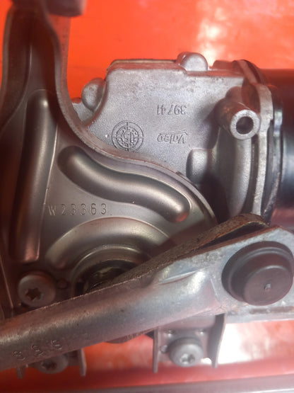 BMW F23 220D 2.0 Diesel 2016 Front Wiper Motor And Linkage 7267504 A363 - Image 7