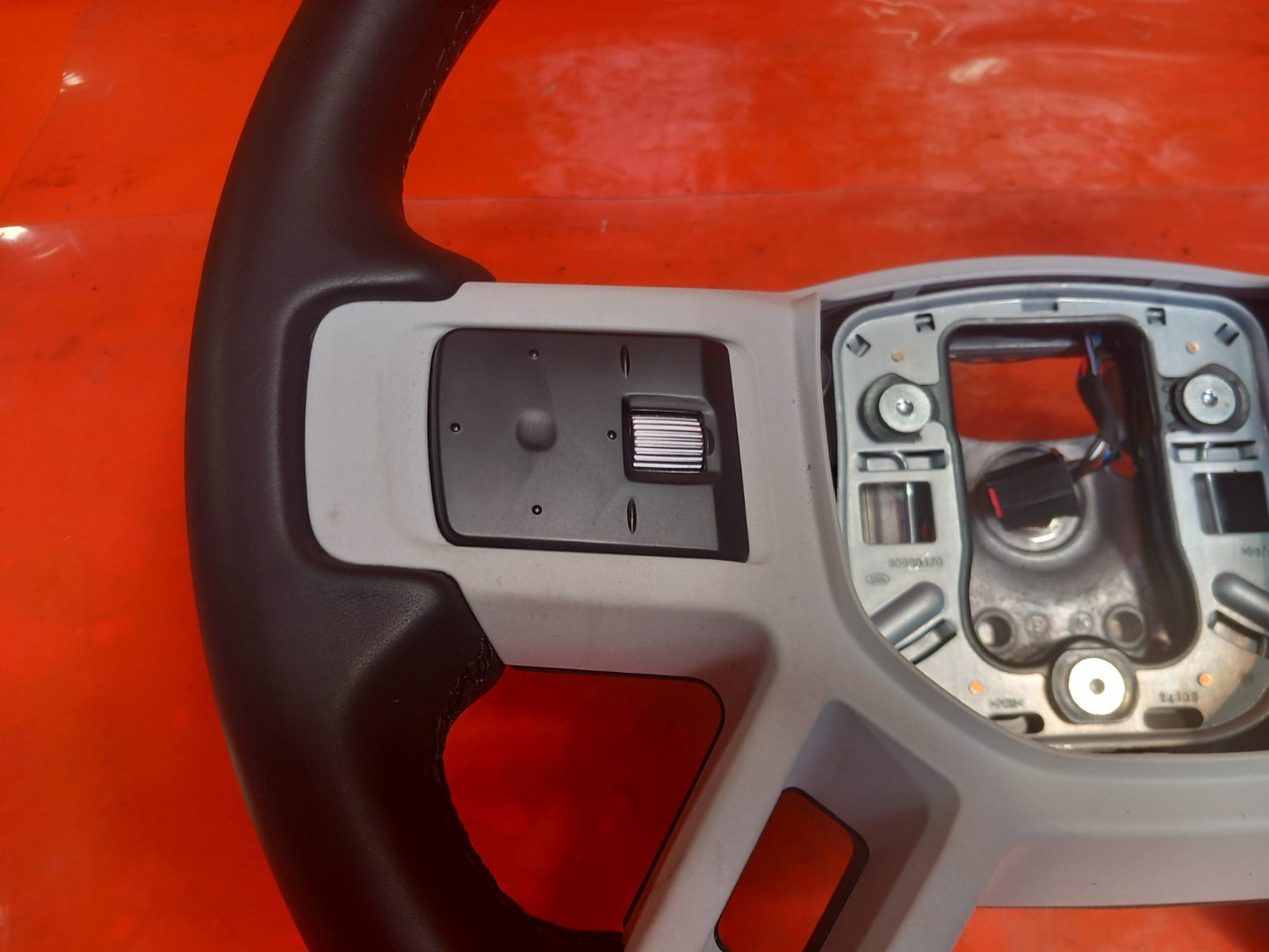 Land Rover Defender L663 3.0 Diesel 2025 Steering Wheel S8B23F563CA8PVJ Warranty - Image 3