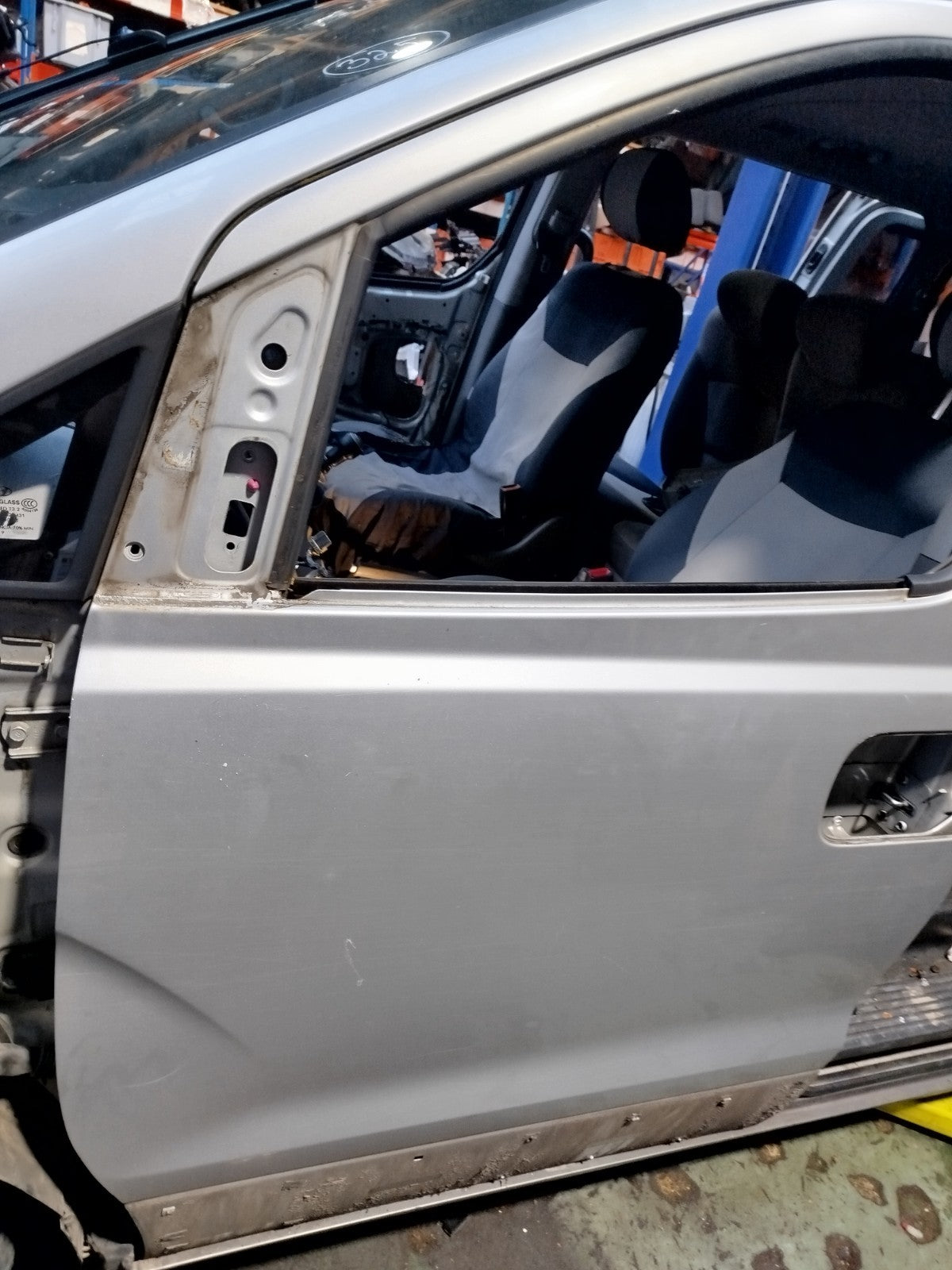 ✅2010 HYUNDAI I800 2.5D FRONT LEFT DOOR W/O MIRROR SILVER + WARRANTY A325 - Image 4