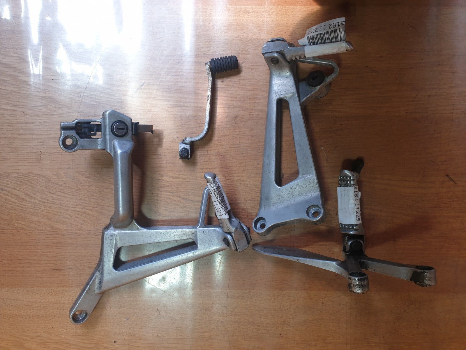 ✅1995 HONDA VFR750 PETROL FOOTREST SET MZ7-L MZ7P + WARRANTY A182 - Image 2