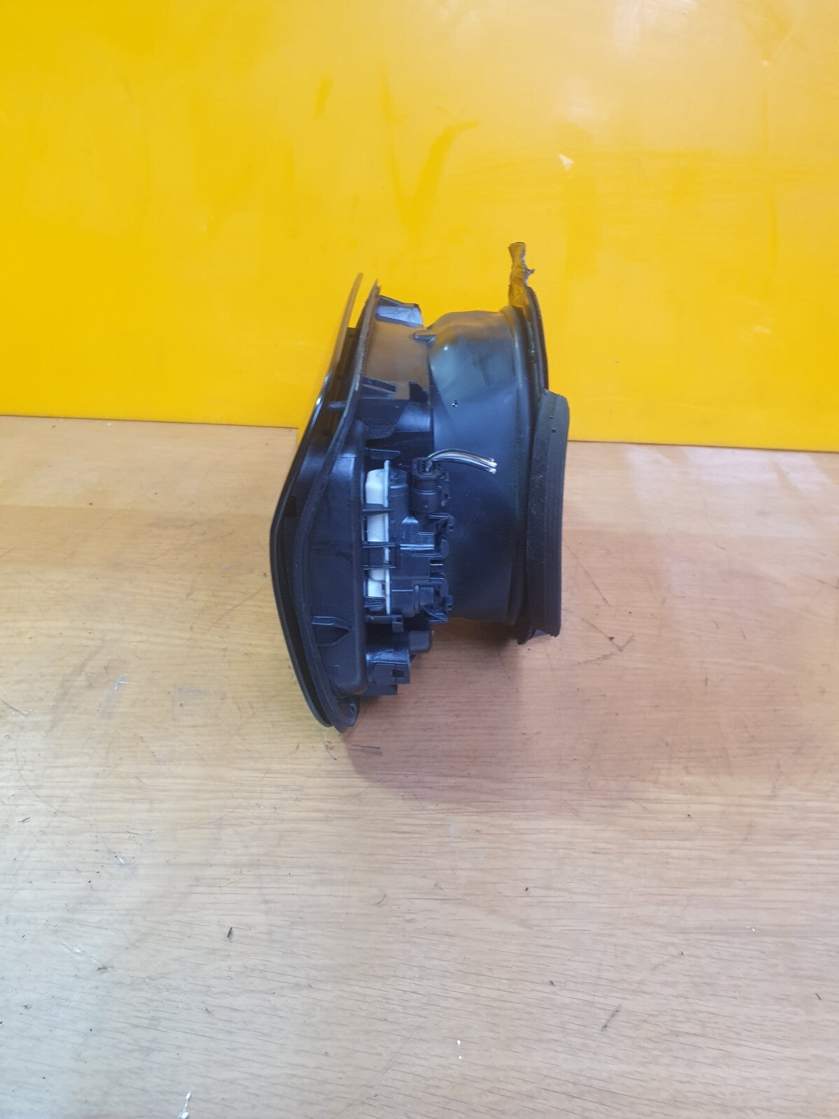 ✅2023 BMW I4 G26 E-DRIVE 40 M SPORT FUEL TANK FILLER FLAP BLACK 9323528 A190 - Image 12
