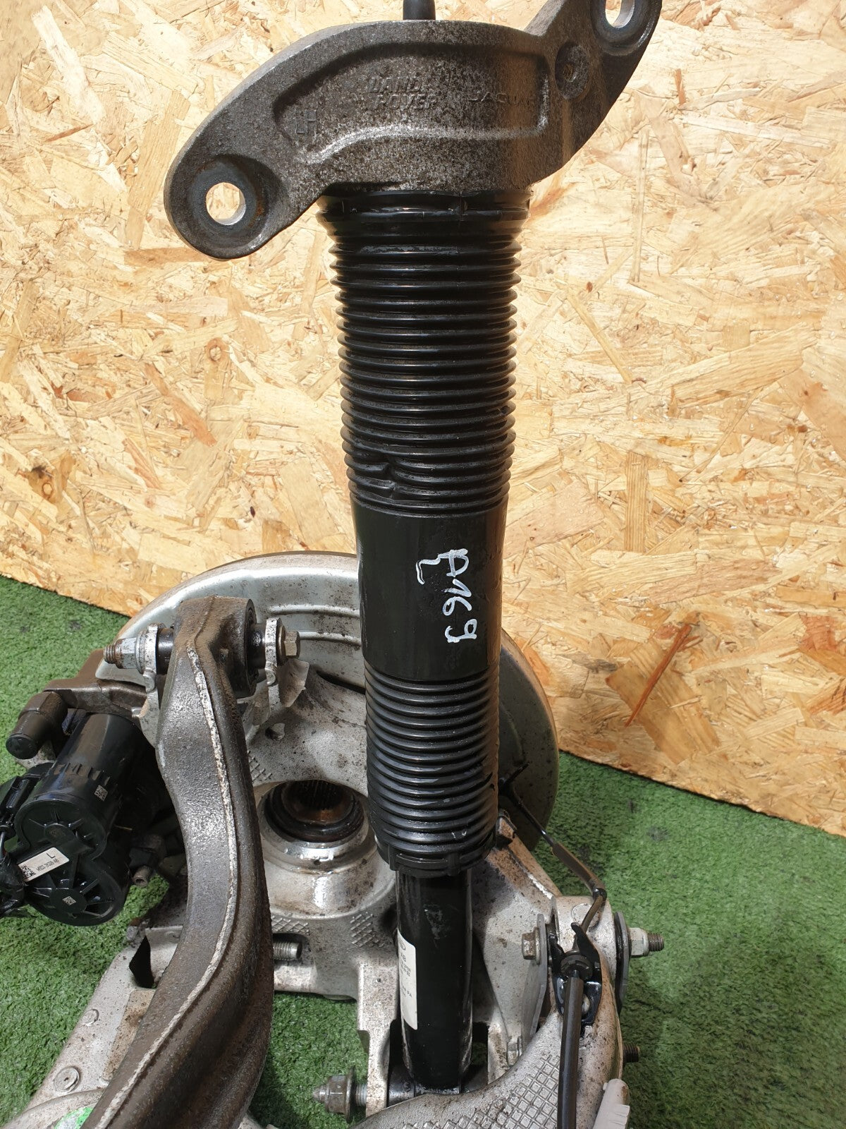 2022 Range Rover Evoque L551 Rear Left Suspension Leg Hub L8D2-18080-AB Warranty - Image 11