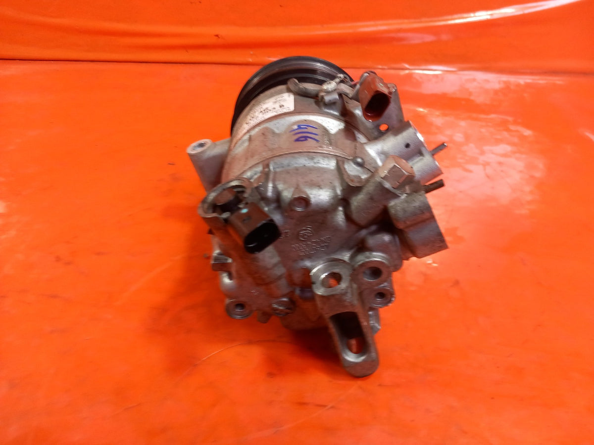 ebay-src:https://i.ebayimg.com/00/s/mtiwmfgxnjaw/z/ypuaaesw-clq2vxb/$_57.jpg