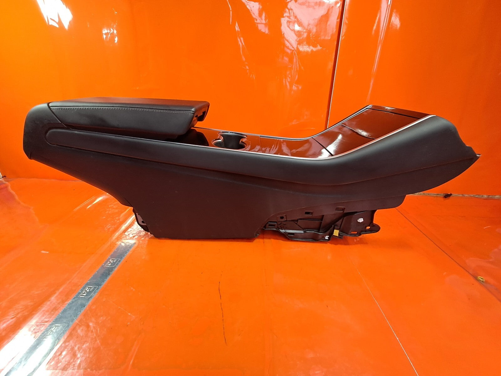 ✅TESLA MODEL 3 LONG RANGE 2020 CENTRE CONSOLE ARMREST 1087897-00-B 1522264-00-B - Image 8
