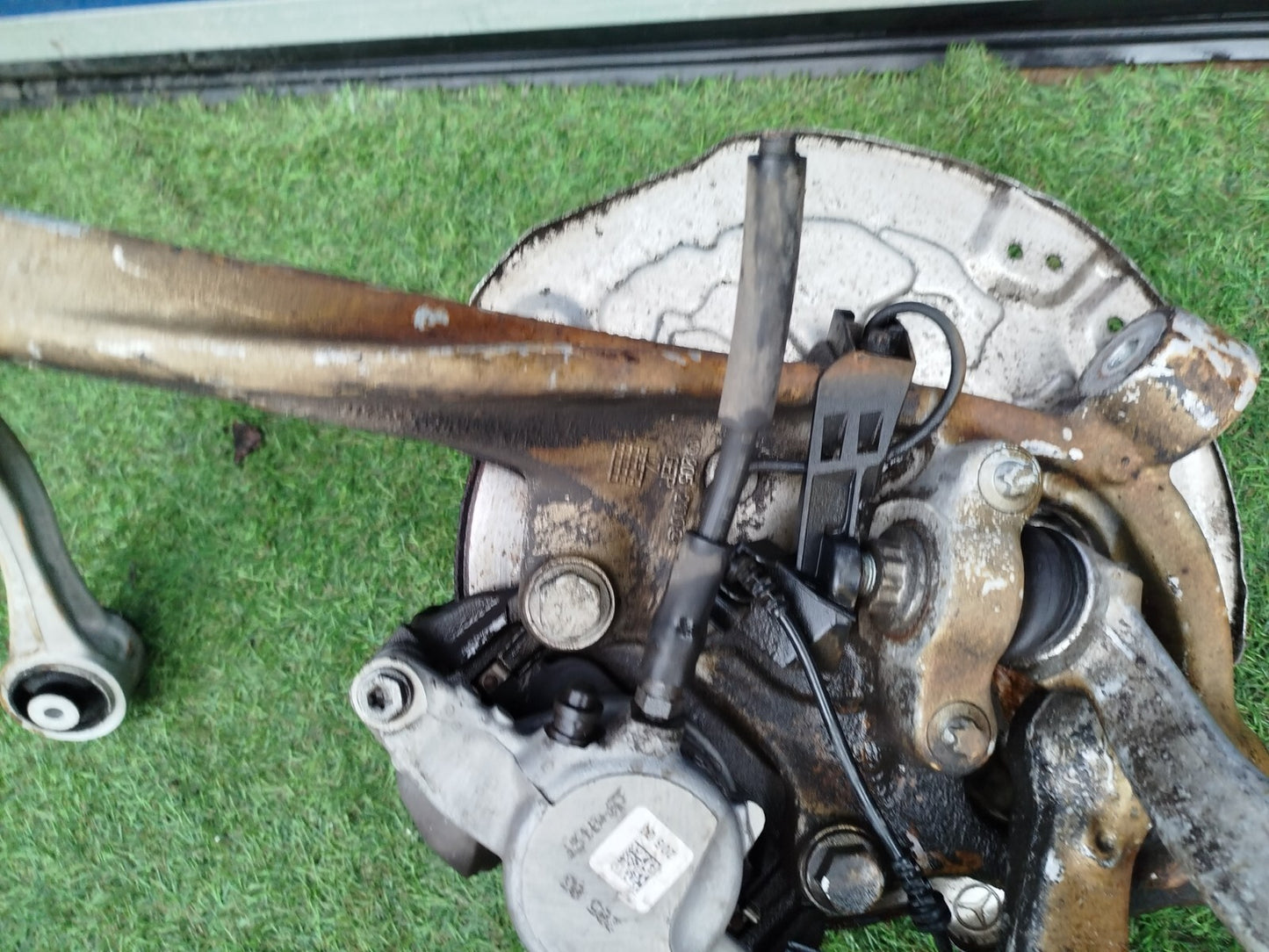 ✅2016 Mercedes C Class W205 Front Left Suspension Leg Hub A2053200313 + Warranty - Image 6