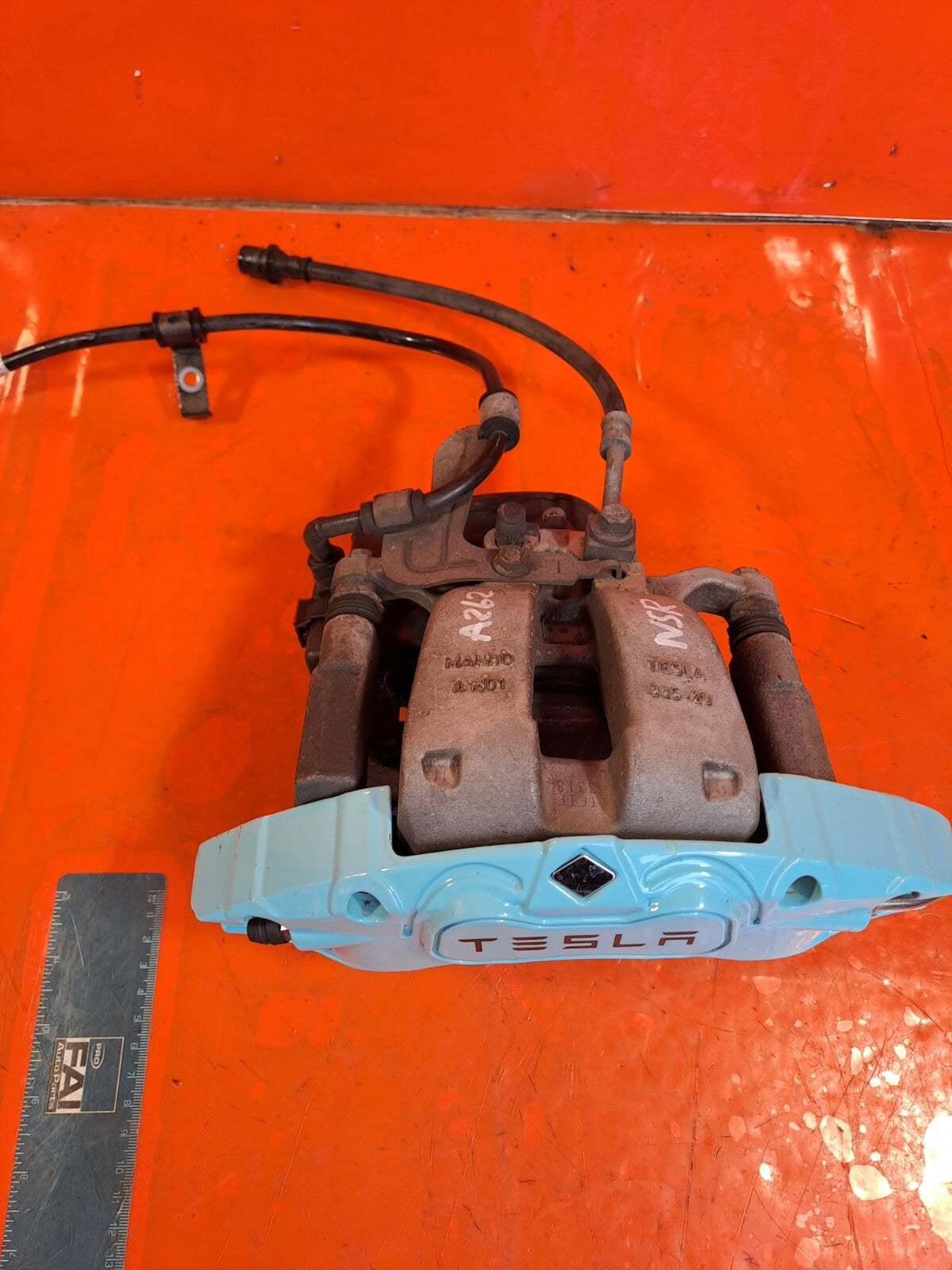 ✅TESLA MODEL 3 LONG RANGE 2020 REAR LEFT BRAKE CALIPER 1044623-00-H Warranty - Image 1
