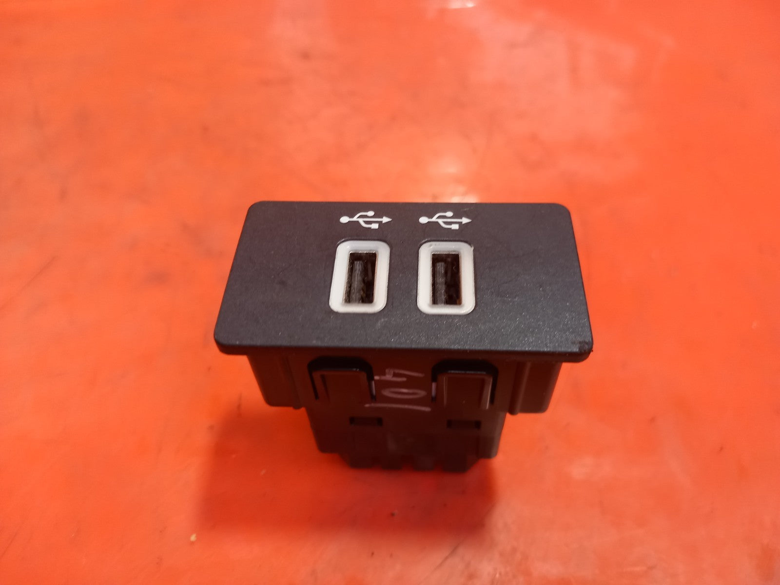 2017 Ford Ranger Wildtrak USB Socket Port HC3T-14F014-BC Warranty A401 - Image 3