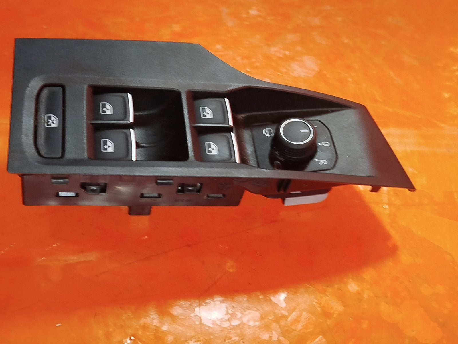 ebay-src:https://i.ebayimg.com/00/s/mtiwmfgxnjaw/z/eaiaaeswaxnpch-m/$_57.jpg