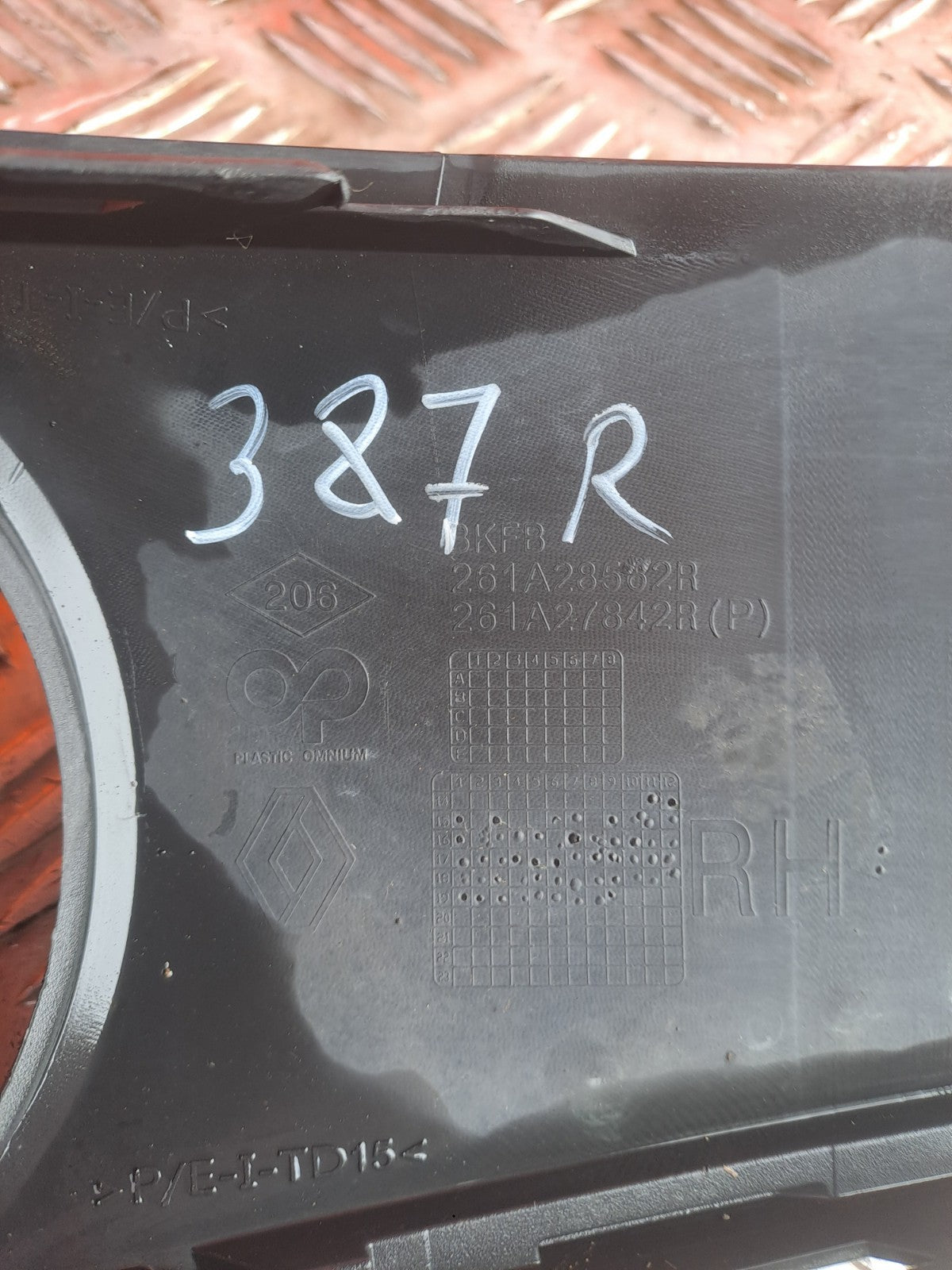 Renault Megane MK4 1.3 Petrol 2019 Front Right Fog Light Surround Trim Warranty - Image 8