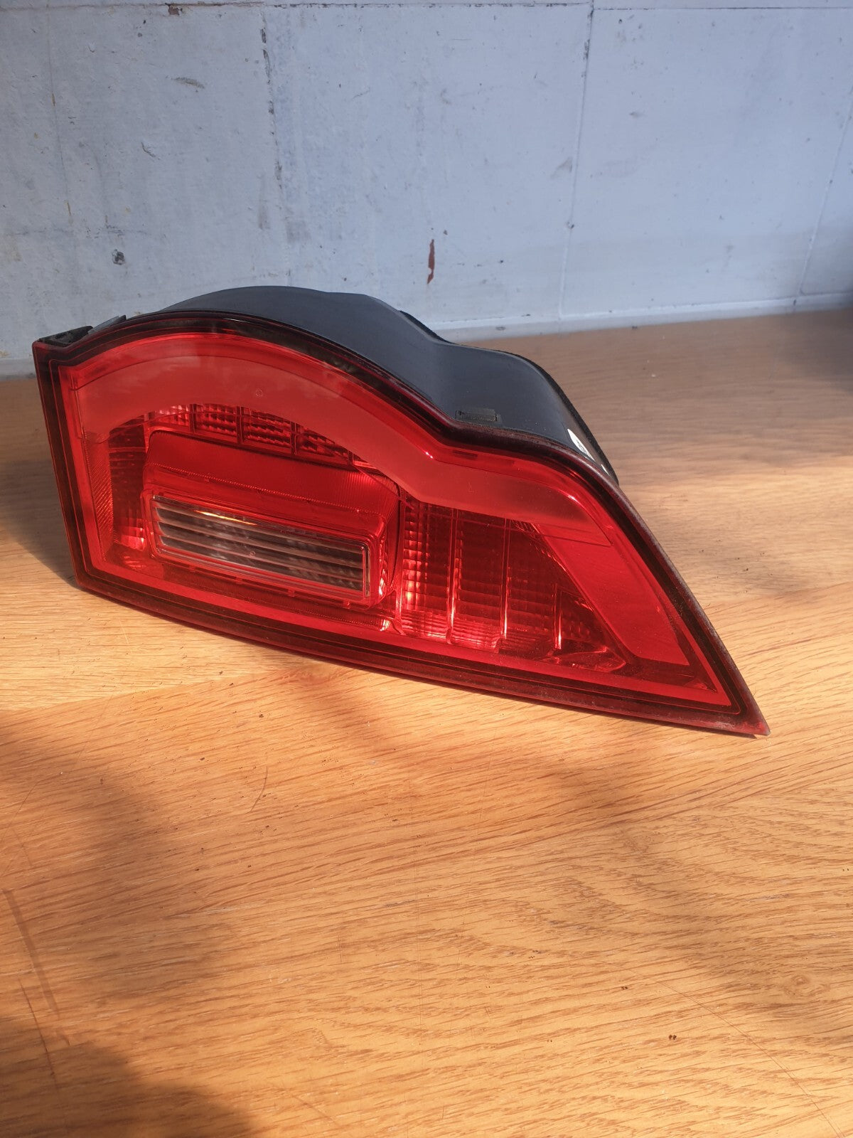 ✅JAGUAR F-PACE V6 3.0 PETROL 2017 REAR RIGHT INNER TAIL LIGHT HK8315K272AA A196 - Image 1