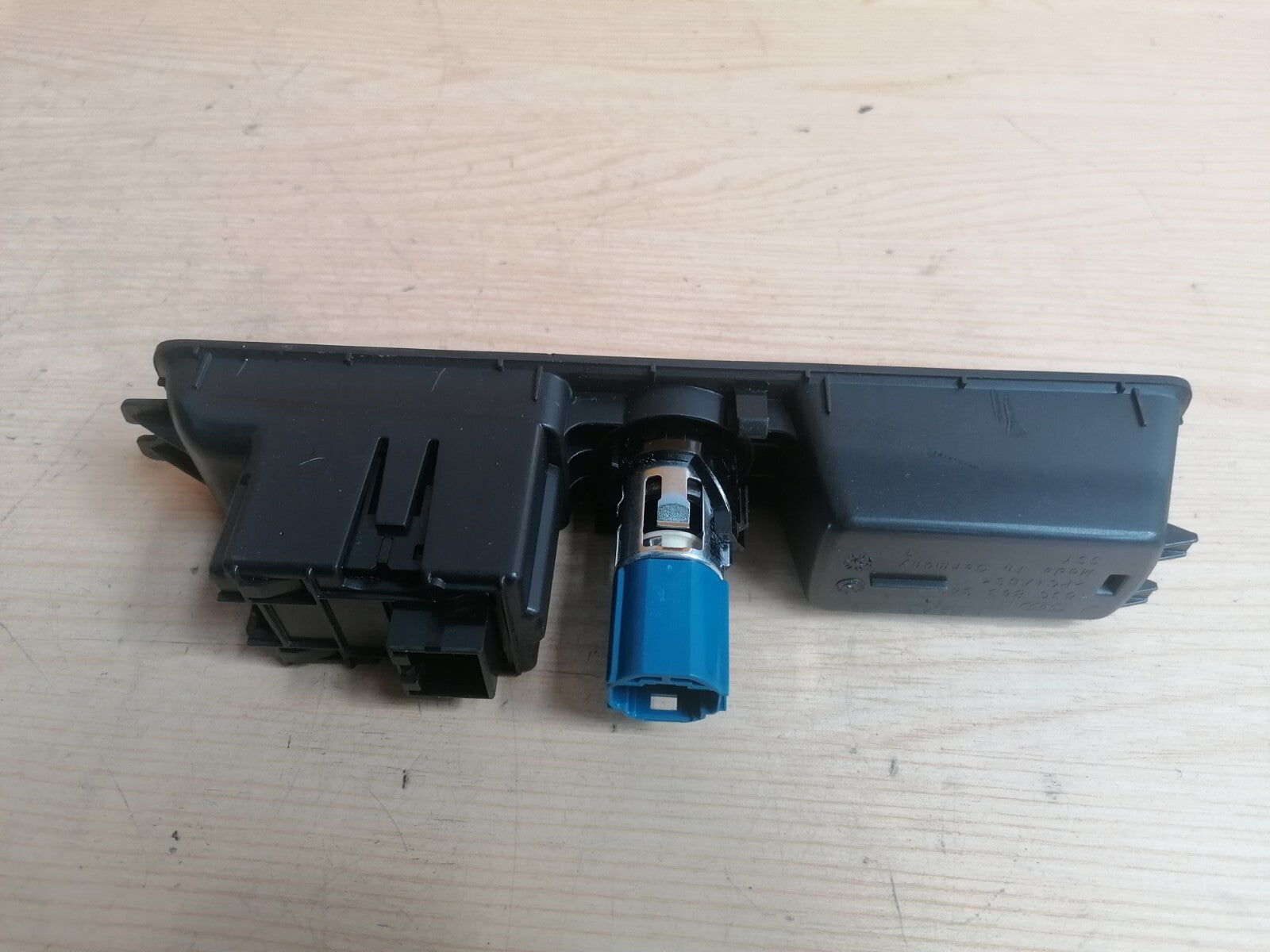 ✅2021 AUDI Q3 F3 1.5TFSI ELECTRIC HANDBRAKE RELEASE SWITCH 83C863349 + WARRANTY - Image 4