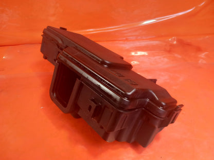 Land Rover Defender L663 3.0 Diesel 2025 Fuse Box Housing S8B214A076BA Warranty - Image 7