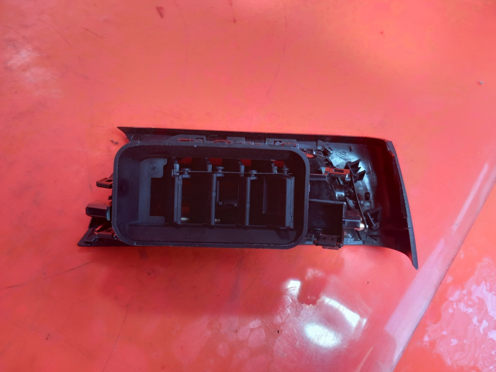 Renault Captur 1.6 Petrol 2023 Front Right Dashboard Air Vent 687605826R A392 - Image 8