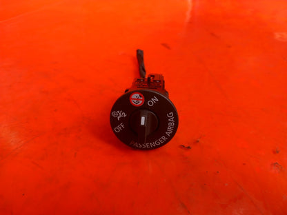 Renault Captur 1.6 Petrol 2023 Passenger ArBag On Off Control Switch 681991670R  - Image 2