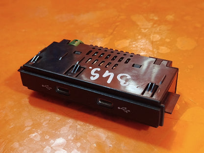 ✅VW GOLF R-LINE MK8 1.5 PETROL 2021 DOUBLE USB PORT SOCKET 5NA035736 A349 - Image 1