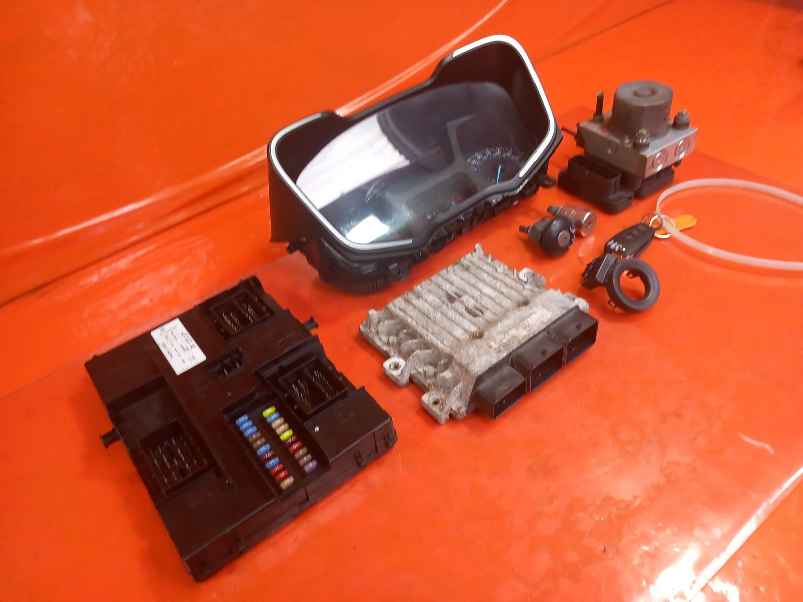 ebay-src:https://i.ebayimg.com/00/s/mtiwmfgxnjaw/z/4msaaesw65bqacuo/$_57.jpg