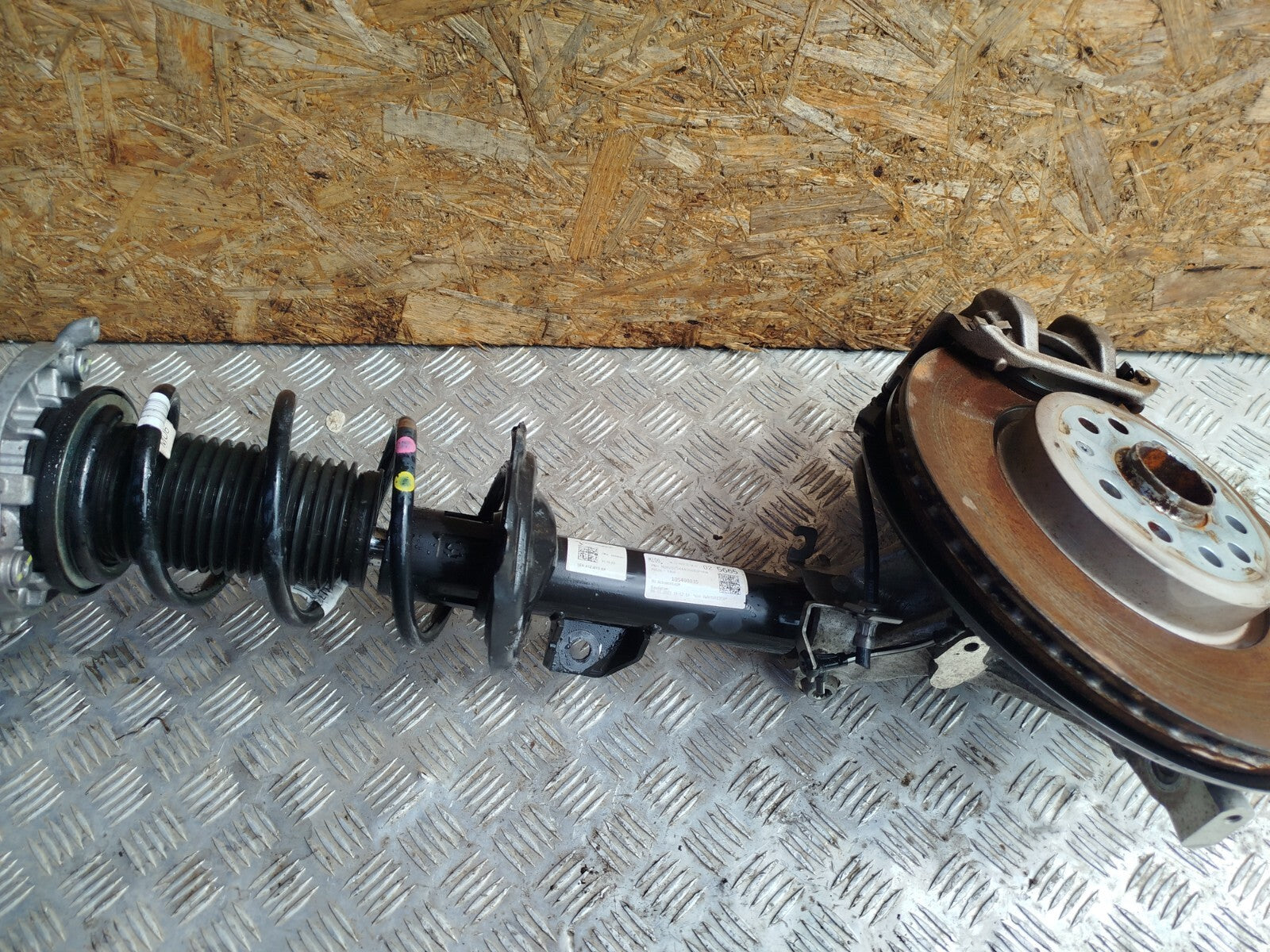✅CUPRA BORN V2 Ev 2023 FRONT RIGHT SUSPENSION LEG SHOCK ABSORBER HUB 1EA412013EF - Image 3