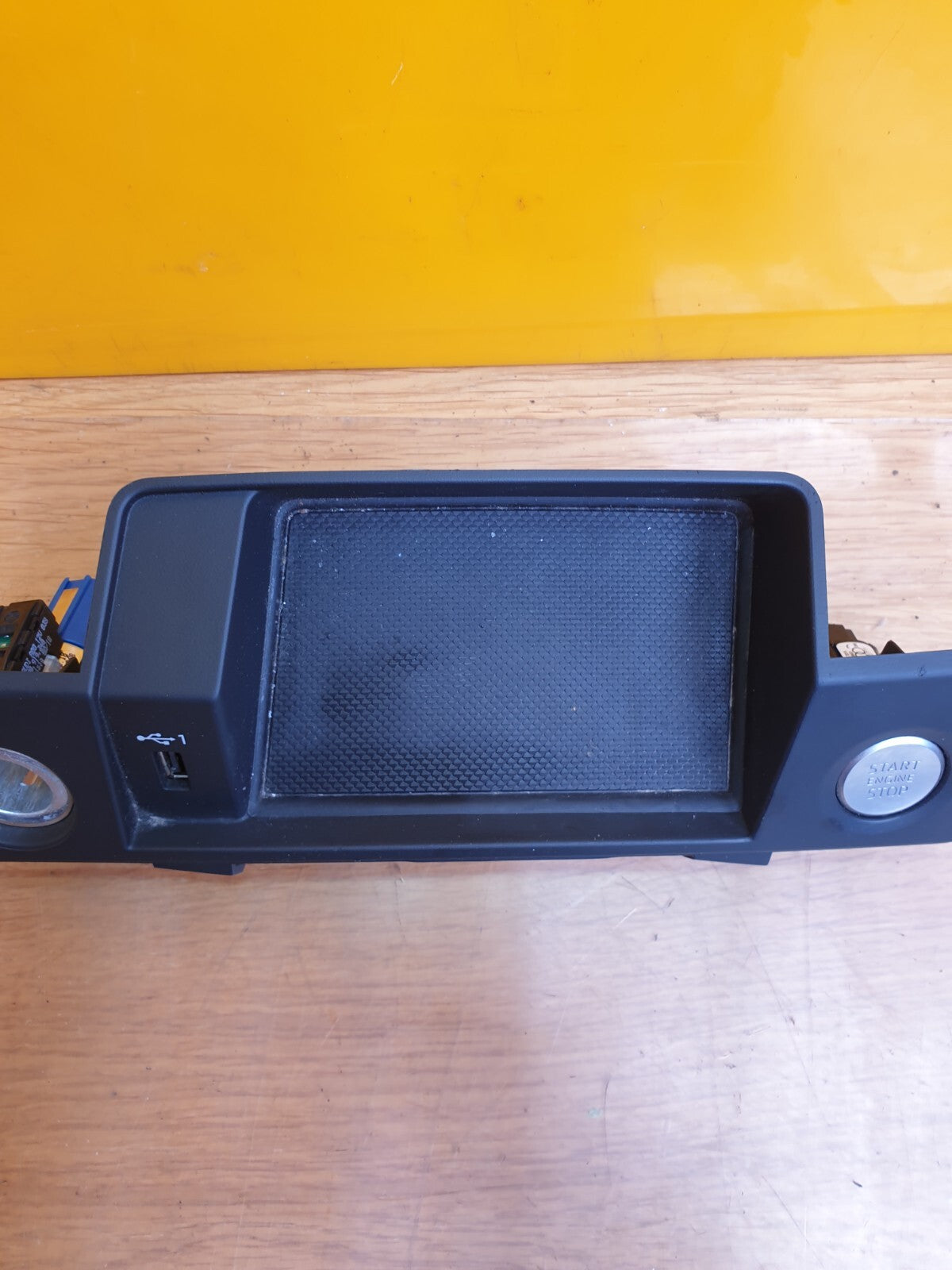 2019 Audi Q5 FY 2.0TDI Start Stop USB Cigarette Lighter Trim 80C864131A Warranty - Image 6