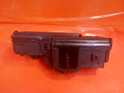 Land Rover Defender L663 3.0 Diesel 2025 Fuse Box Housing S8B214A076BA Warranty - Image 6