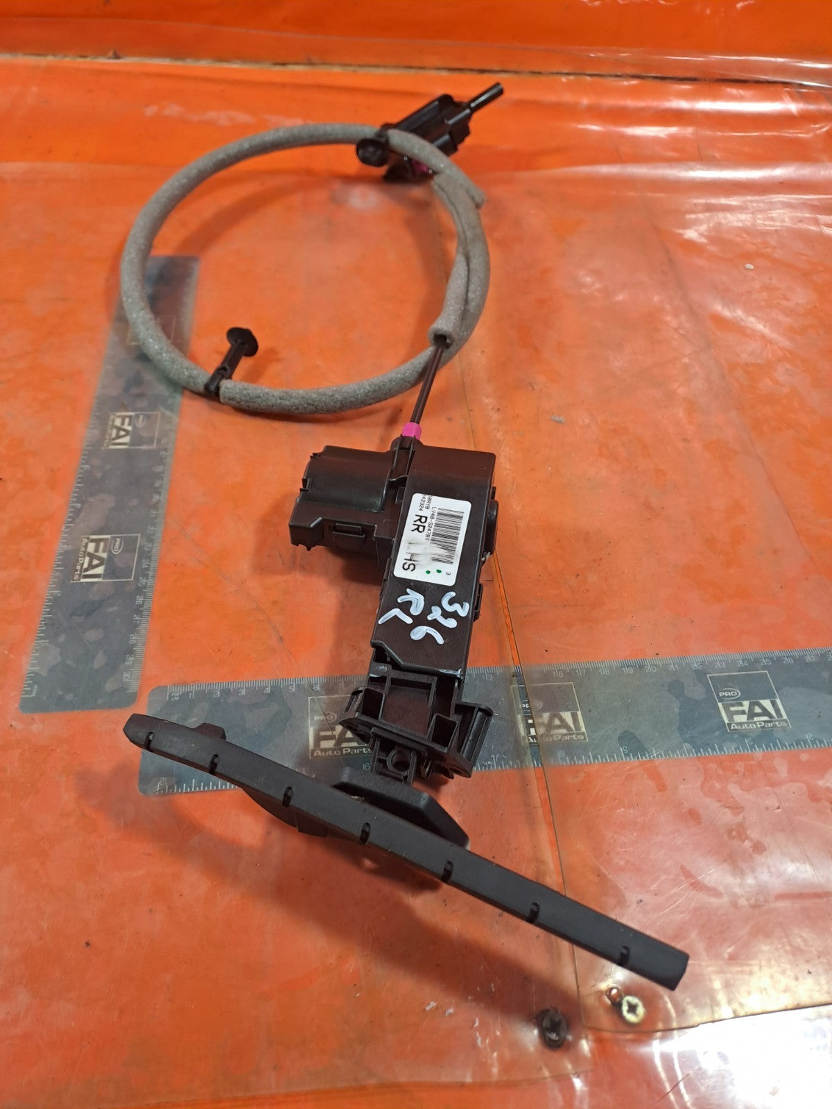 ✅FORD KUGA ST-LINE 2.5 PETROL 2025 REAR LEFT DOOR STOPPER LV4BS247B50 Warranty - Image 7