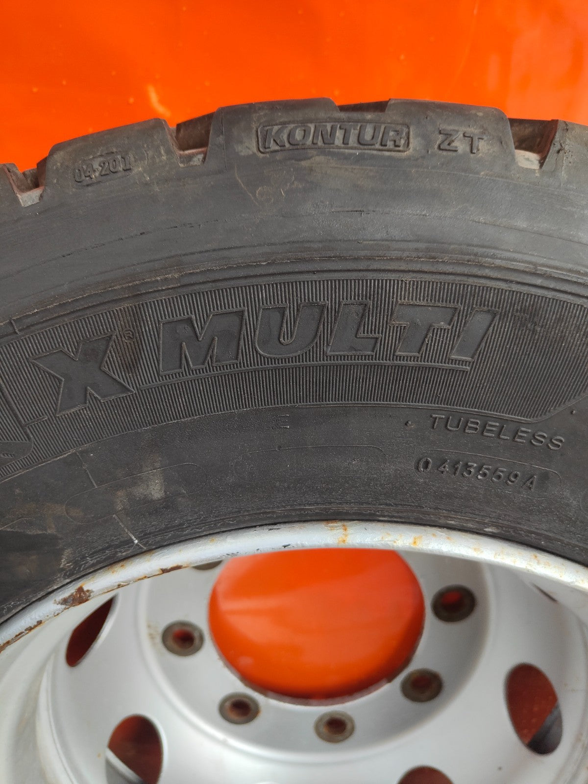 ✅2003 VOLVO FL 5.5D REAR ALLOY WHEEL WITH TYRE 265/70 R19.5 + WARRANTY A324 - Image 5