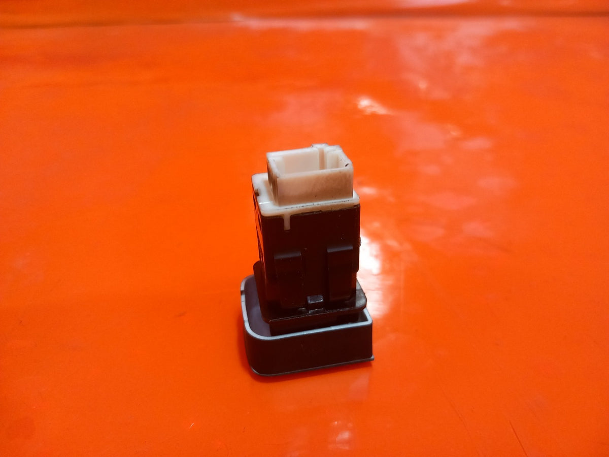 Vauxhall Combo MK4 1.5 Diesel 2020 Hazard Light Switch Button 9817043077 A414 - Image 8