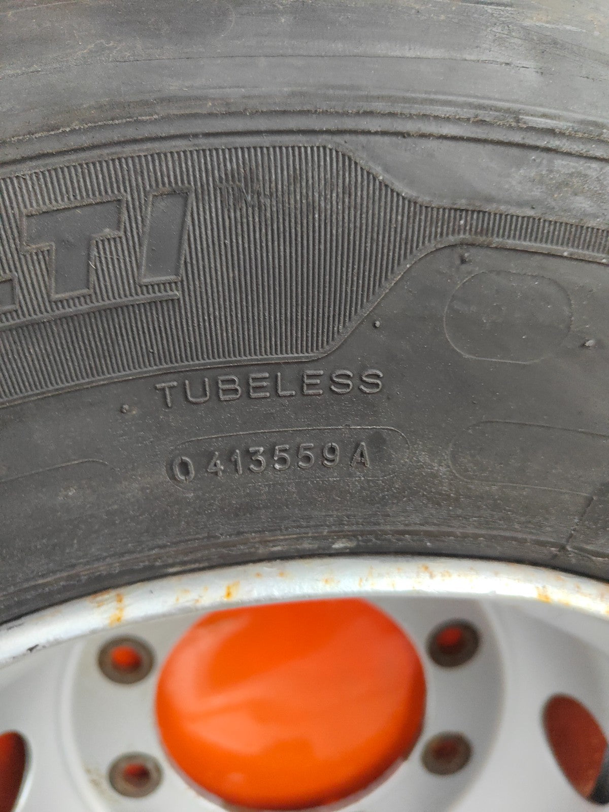 ✅2003 VOLVO FL 5.5D REAR ALLOY WHEEL WITH TYRE 265/70 R19.5 + WARRANTY A324 - Image 6