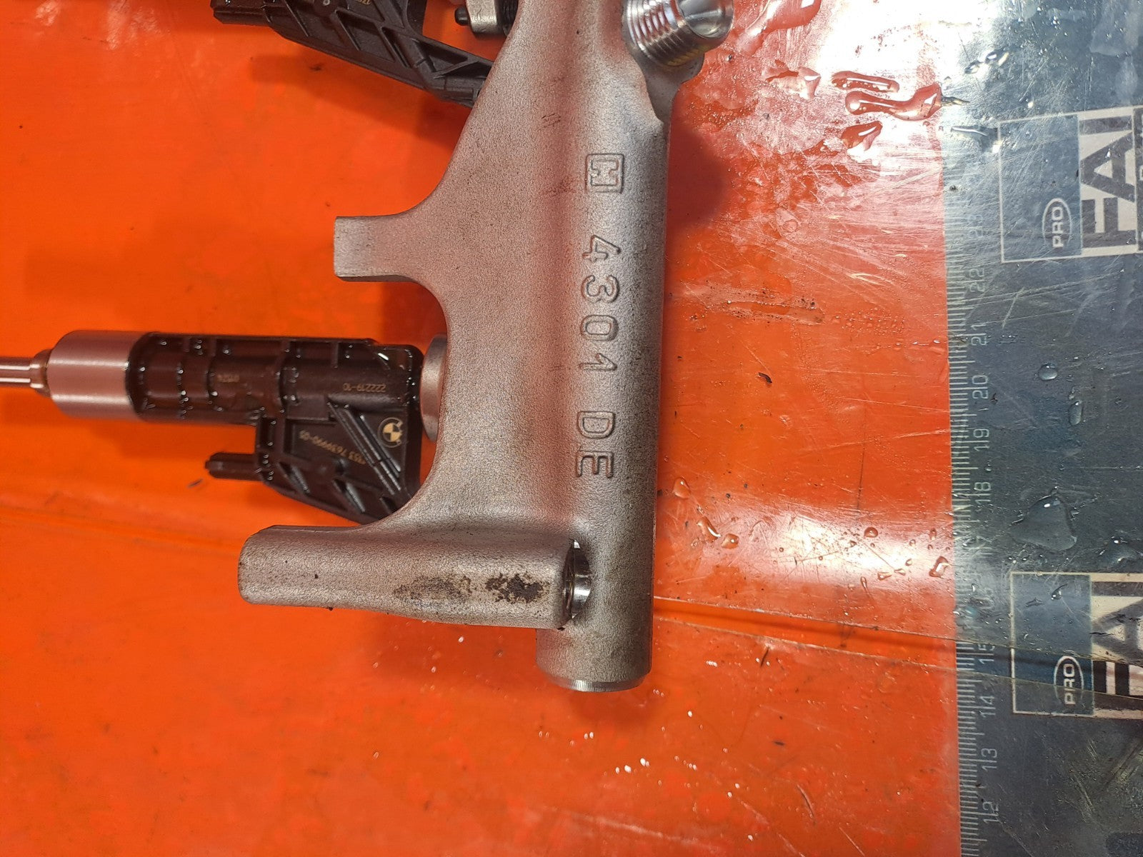 ✅2016 BMW 2 SERIES M240I F22 FUEL INJECTION RAIL 7643082 + WARRANTY A318 - Image 11