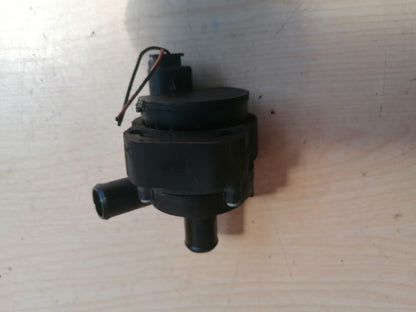 MERCEDES W176 WATER CIRCULATION PUMP WITH WIRING LOOM A2118350028 X00 - Image 1