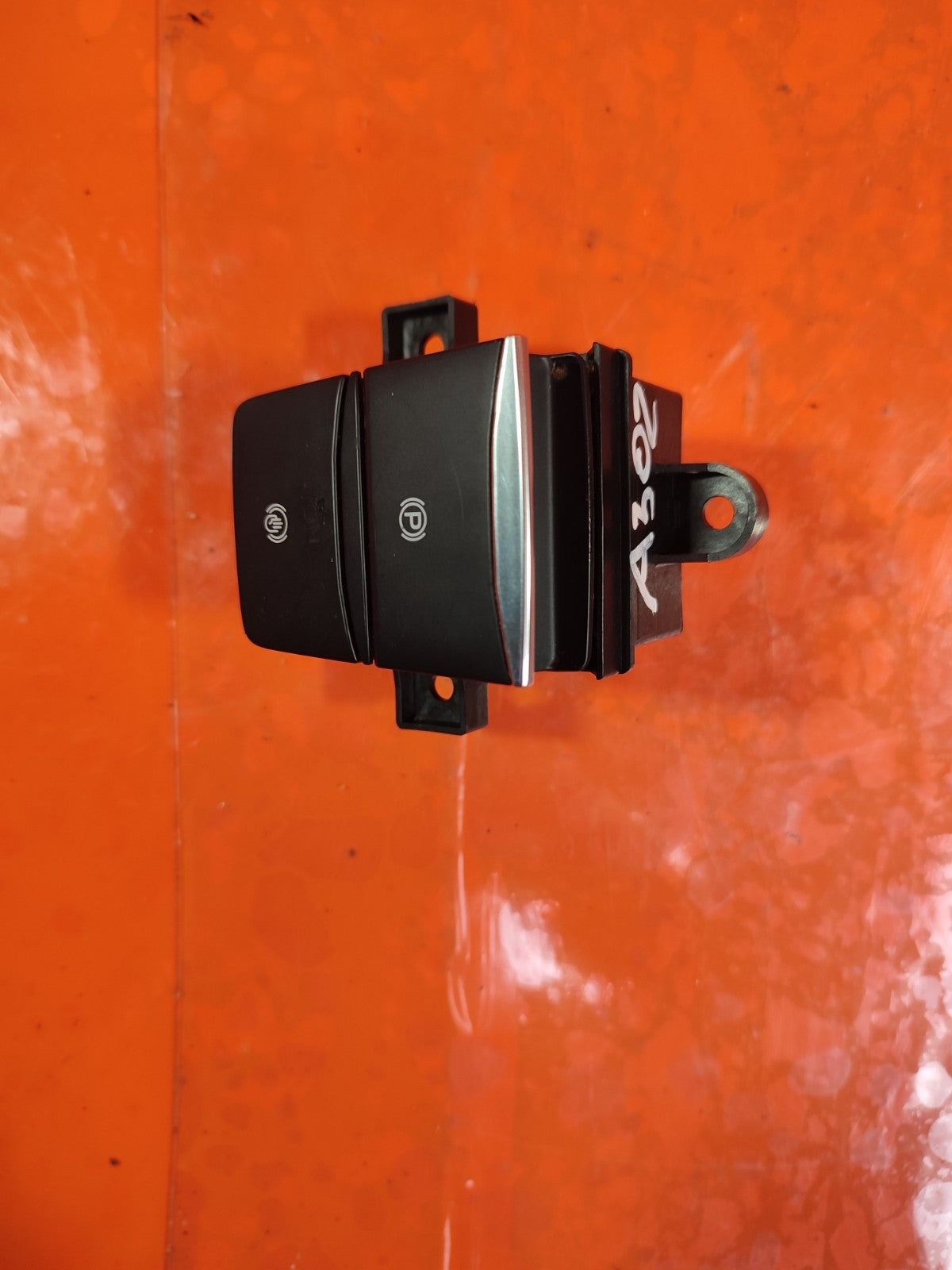 ✅FORD KUGA St-LINE 1.5 PETROL 2024 PARKING HANDBRAKE SWITCH BUTTON LB5T2B623AAW - Image 3