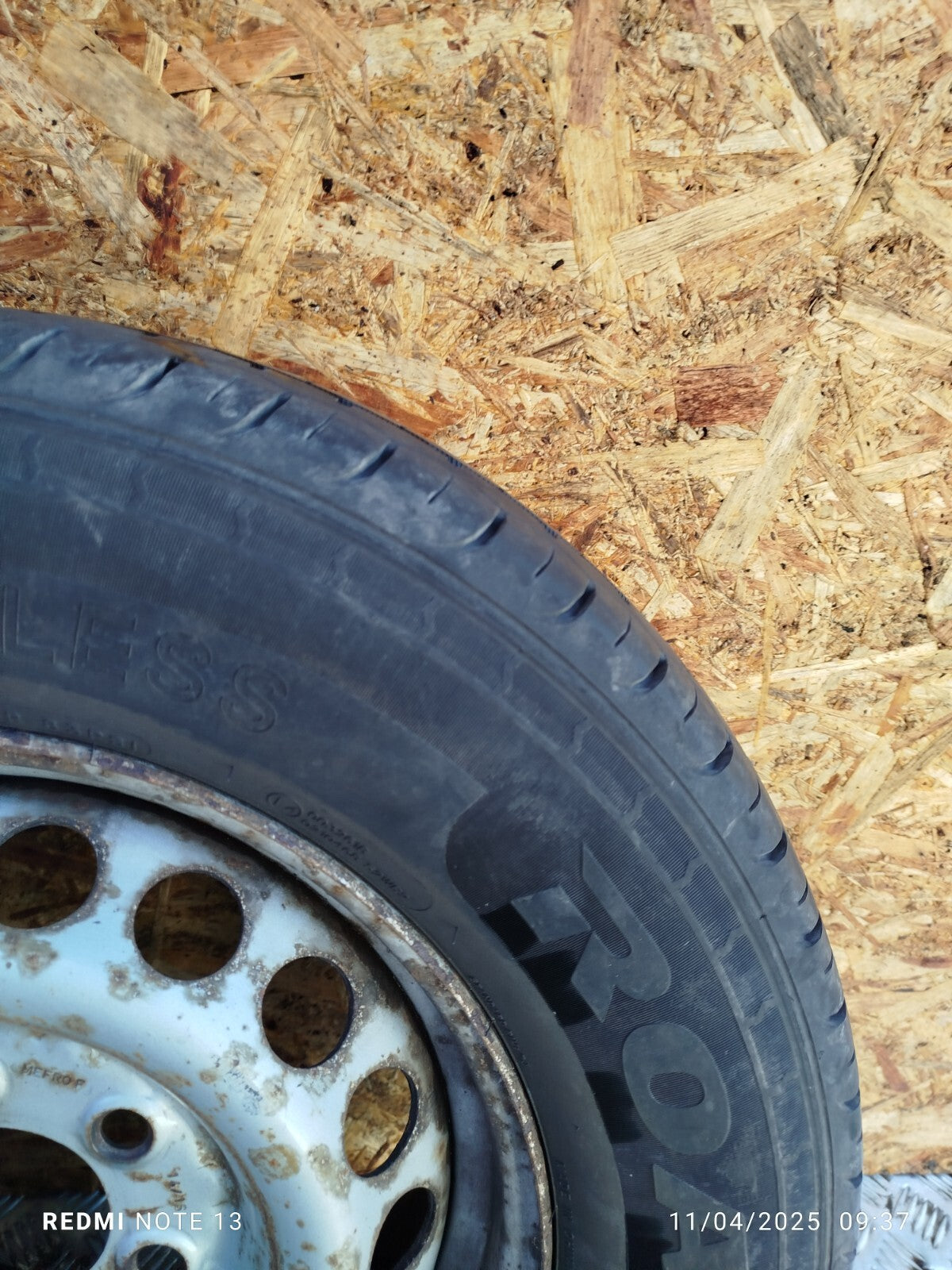 ✅VW CRAFTER CR35 2.0 DIESEL 2017 ALLOY WHEEL WITH TYRE 235/65 R16С A0014014802 - Image 4