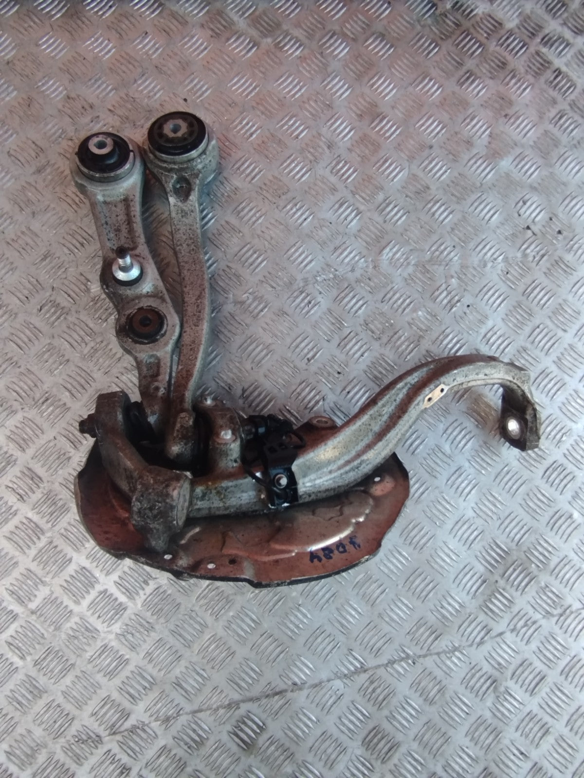 Mercedes W205 C220 2.1 Diesel 2014 Front Left Wheel Hub 2052100 Warranty A084 - Image 2