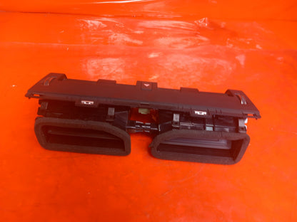 2025 Land Rover Defender L663 Dashboard Air Vents N8B2-01820-AB Warranty A396 - Image 2