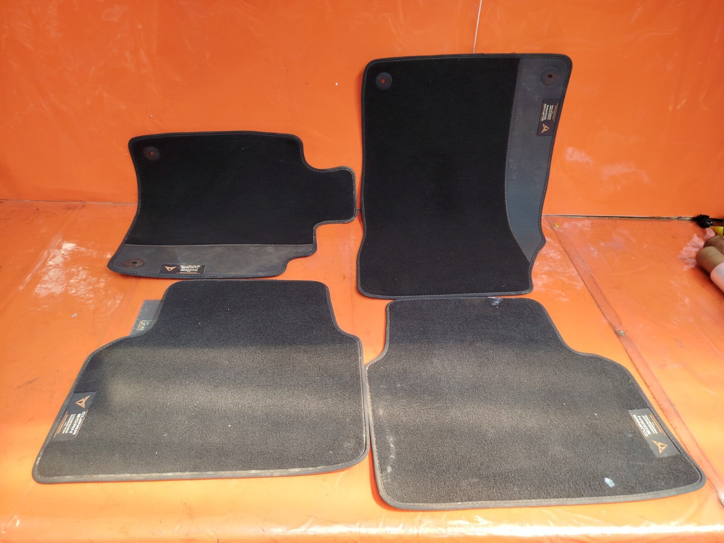 ✅CUPRA BORN V2 Ev 2023 INTERIOR FLOOR MAT SET 10E093990B Warranty A272 - Image 1