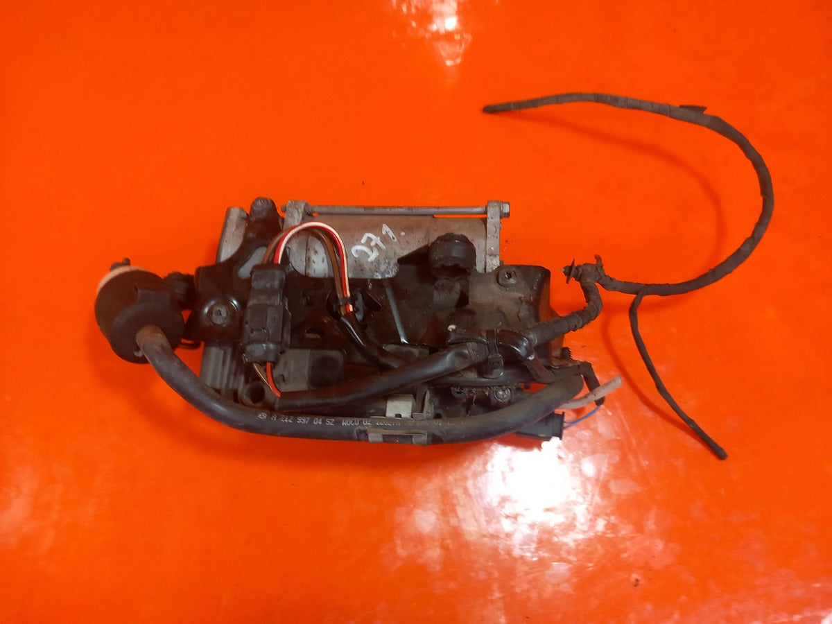 Mercedes E300 W212 2.1 Diesel 2013 Air Suspension Compressor A2123200404 A271 - Image 9