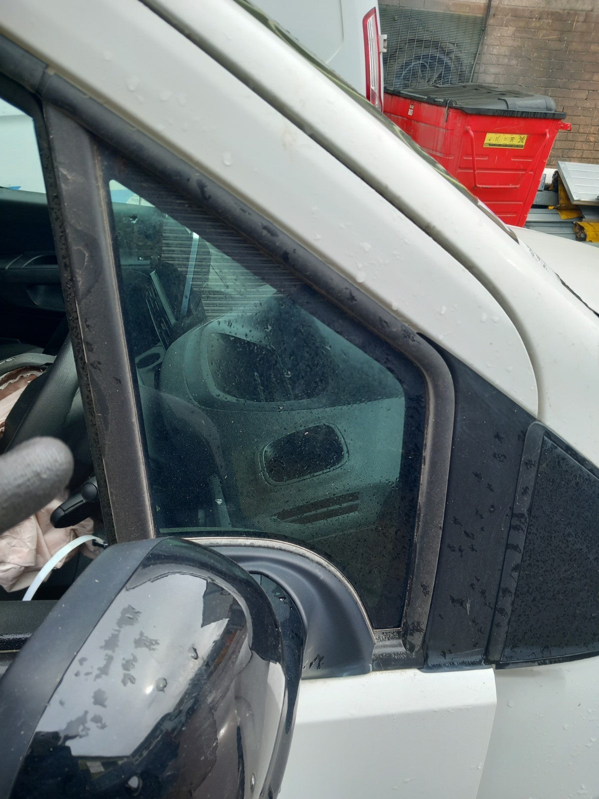 2022 Peugeot Partner K9  Front Right Quarter Window Glass Warranty A419 - Image 1