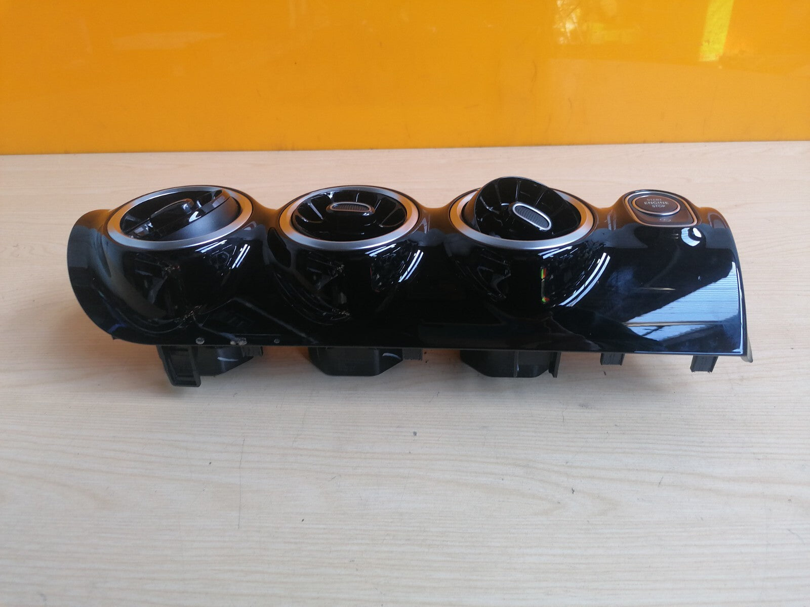 ✅2020 MERCEDES A CLASS W177 1.3P FRONT DASHBOARD AIR VENT A1776800001 A050 - Image 2