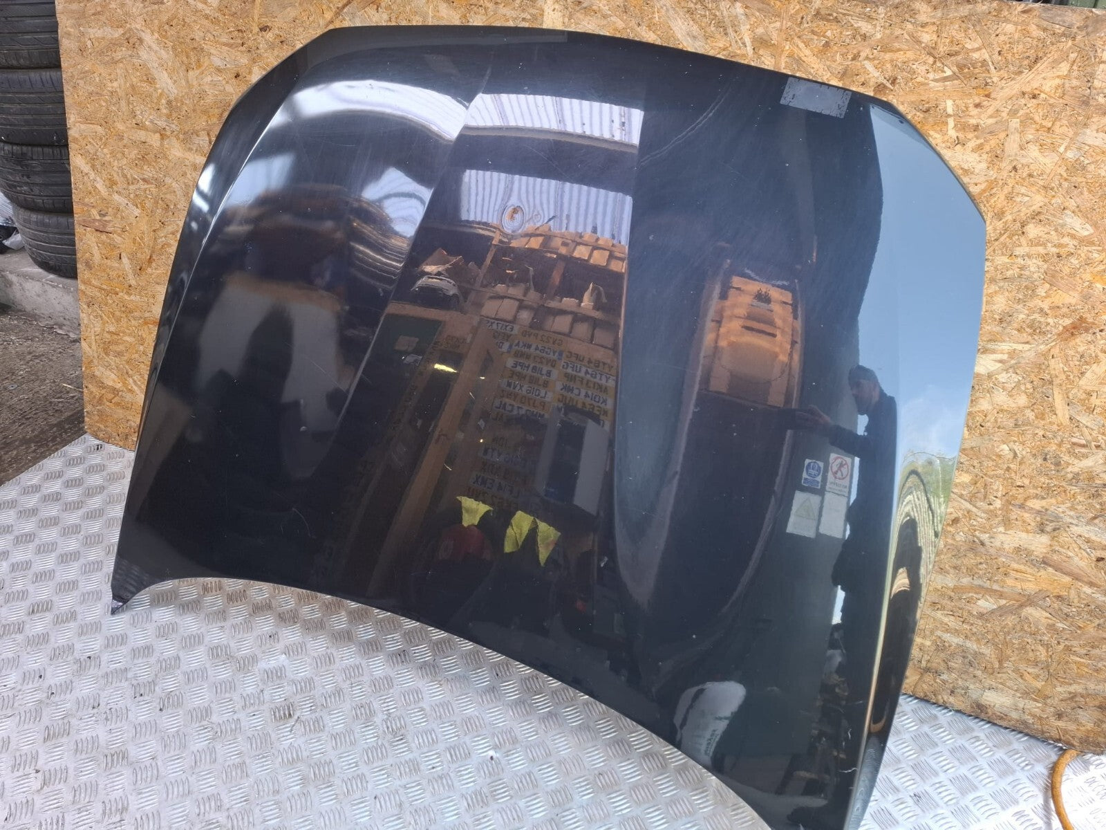 ✅BMW 1 Series 116D Urban 2.0 Diesel 2011 Bonnet Black DENT !!! - Image 1