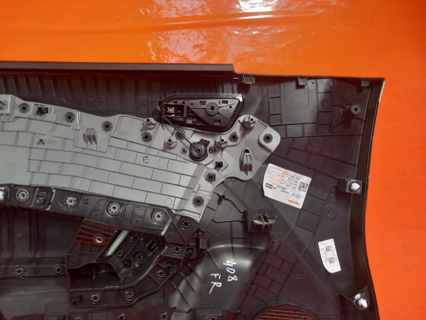 ebay-src:https://i.ebayimg.com/00/s/mtiwmfgxnjaw/z/yhcaaeswl01ql-fz/$_57.jpg