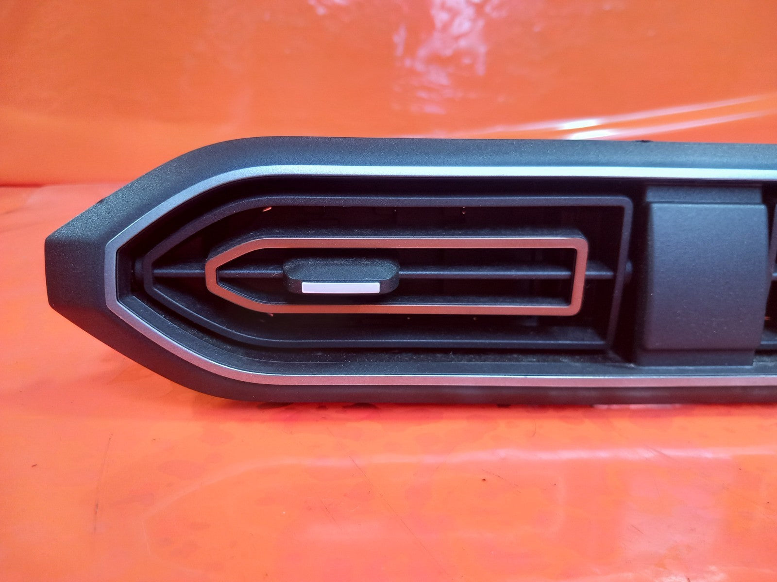 2024 Dacia Jogger Front Left and Middle Air Vents 687606191R Warranty A391 - Image 4