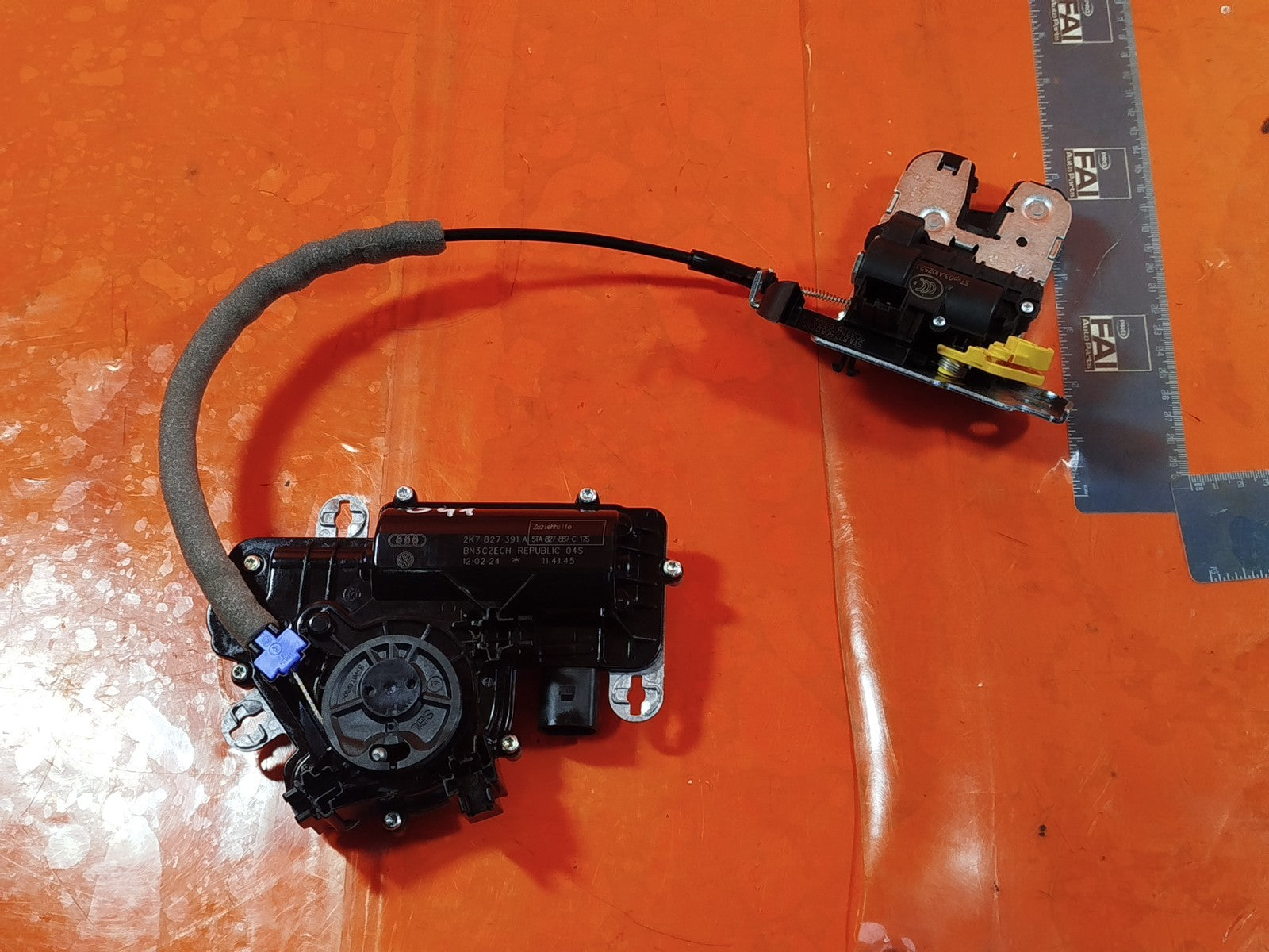 ✅2024 FORD GRAND TOURNEO CONNECT VW TIGUAN TAILGATE BOOT LOCK 5TA827506D A341 - Image 2