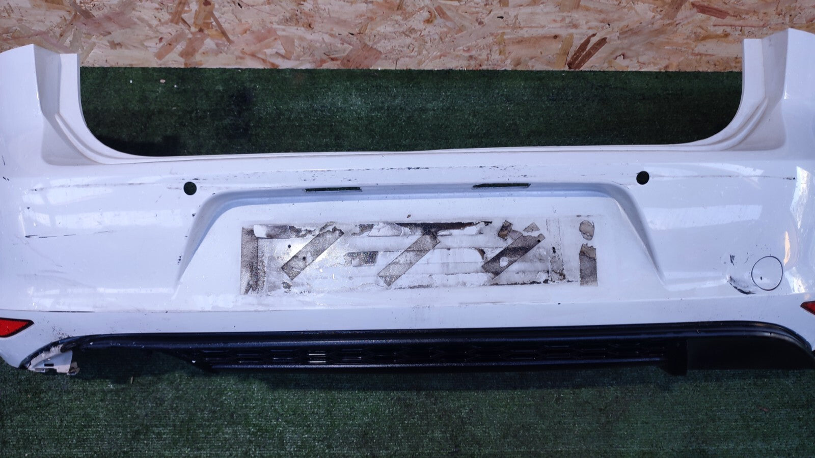 ✅VW GOLF MK7 1.4 PETROL 2015 REAR BUMPER WHITE scratches A113 - Image 7
